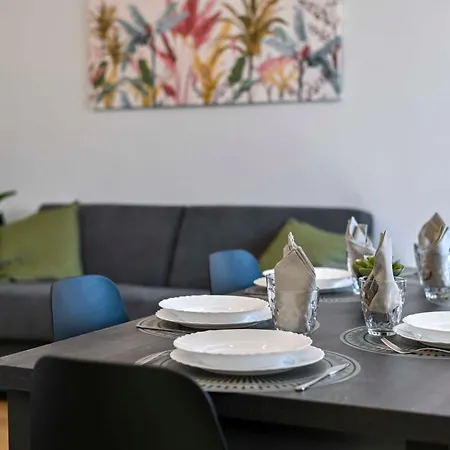 Bilocale Chic 3, 10 Min Aeroporto Milano-bergamo, Aria Condizionata E Doccia Idromassaggio *